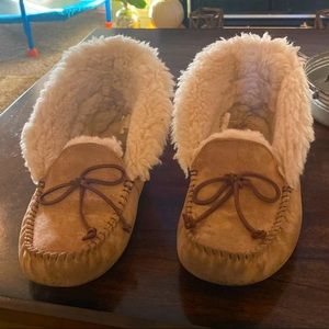 Women’s Ugg Alena Slippers Size 9